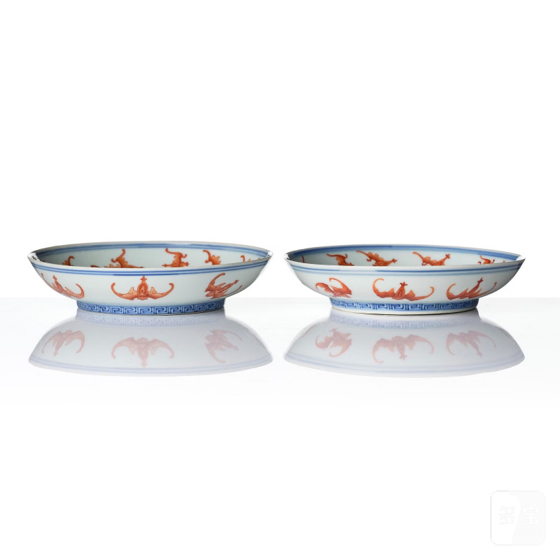 A pair of iron-red decorated 'bats' dishes, - 图2